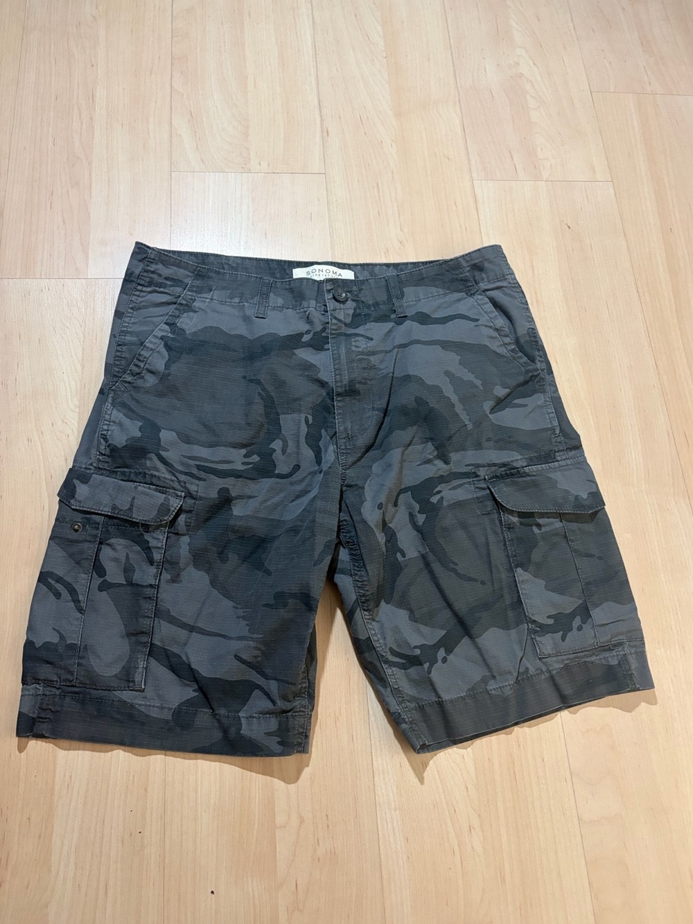Sonoma Men’s Gray Camo Cargo Shorts size 36